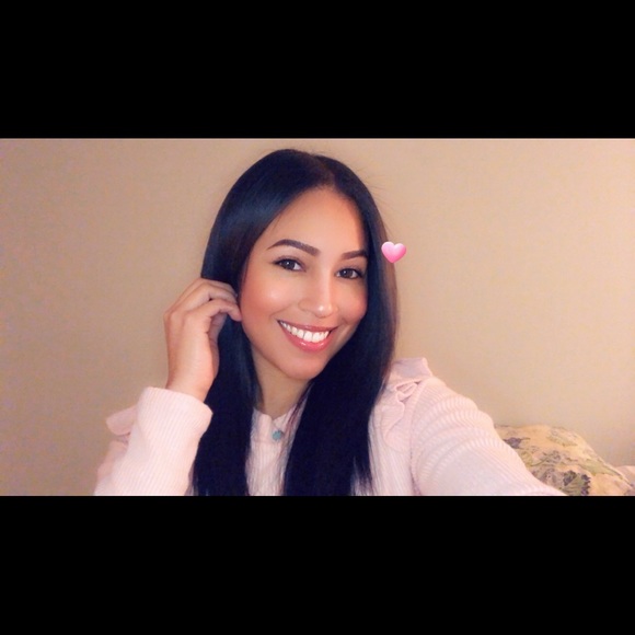 🌺Meet your Posher🌺 - Picture 2 of 2